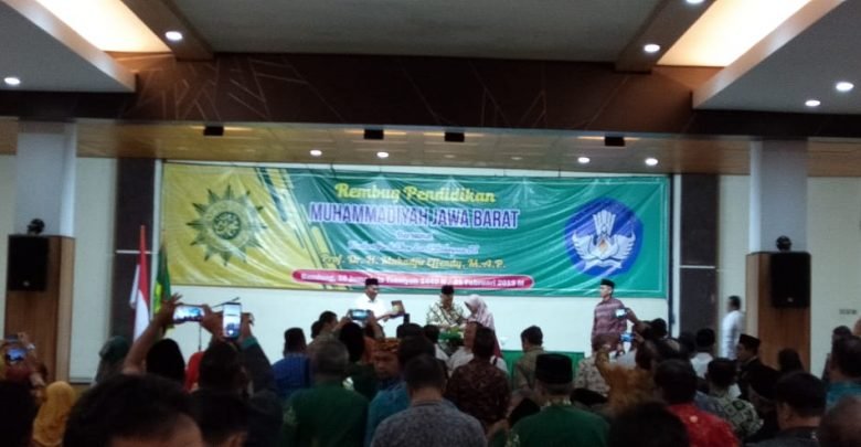 Muhadjir Efendi: Di Jawa Barat Harus Banyak Muncul Sekolah Muhammadiyah Unggulan. Muhadjir Efendi: Di Jawa Barat Harus Banyak Muncul Sekolah Muhammadiyah Unggulan.