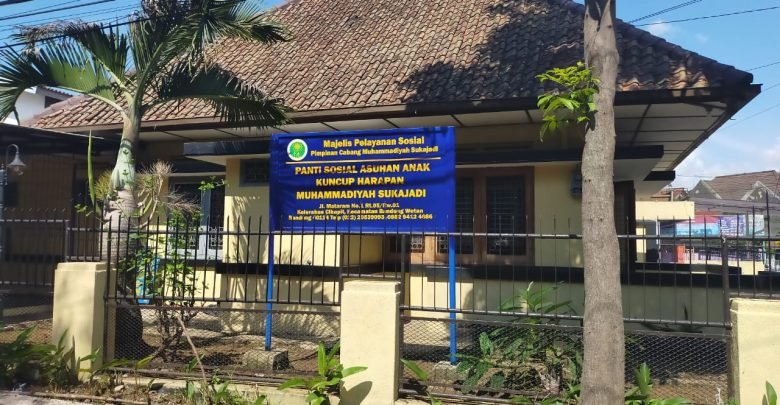 Muhammadiyah Melawan Muhammadiyah Melawan