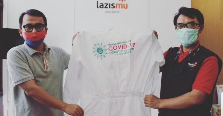 Pemuda Muhammadiyah Donasi APD melalui Lazismu Jawa Barat Pemuda Muhammadiyah Donasi APD melalui Lazismu Jawa Barat