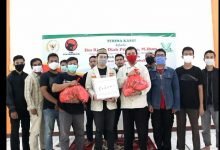 Rieke “Oneng” salurkan Bantuan melalui Pemuda Muhammadiyah Kab.Bekasi. Rieke “Oneng” salurkan Bantuan melalui Pemuda Muhammadiyah Kab.Bekasi.