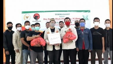 Rieke “Oneng” salurkan Bantuan melalui Pemuda Muhammadiyah Kab.Bekasi. Rieke “Oneng” salurkan Bantuan melalui Pemuda Muhammadiyah Kab.Bekasi.