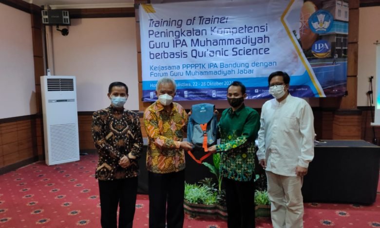 FGM Jawa Barat Buka Diklat utk Pelatih Guru Sains metode QS2 (Qur’anic Socio Science) FGM Jawa Barat Buka Diklat utk Pelatih Guru Sains metode QS2 (Qur’anic Socio Science)