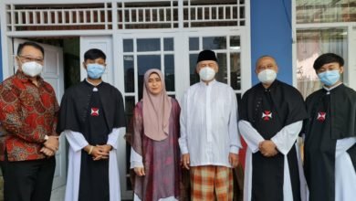 Hari Pertama Lebaran Uskup Agung Bandung Sambangi Ketua PP Muhammadiyah Hari Pertama Lebaran Uskup Agung Bandung Sambangi Ketua PP Muhammadiyah