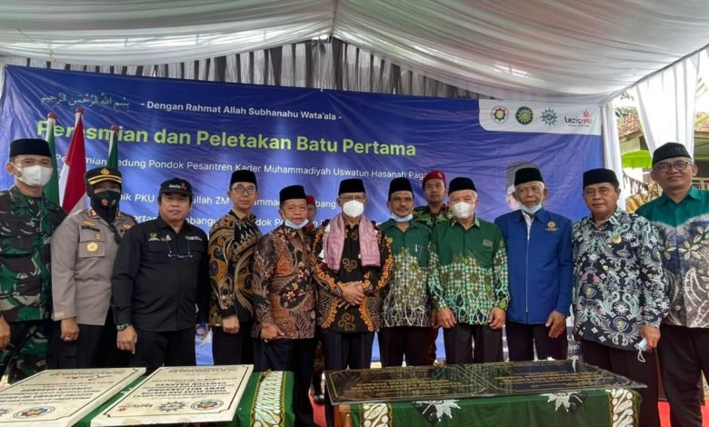 Haedar Nashir Letakan Batu Pertama Pembangunan Ponpes Kader Muhammadiyah Uswatun Hasanah Pagaden Subang Haedar Nashir Letakan Batu Pertama Pembangunan Ponpes Kader Muhammadiyah Uswatun Hasanah Pagaden Subang