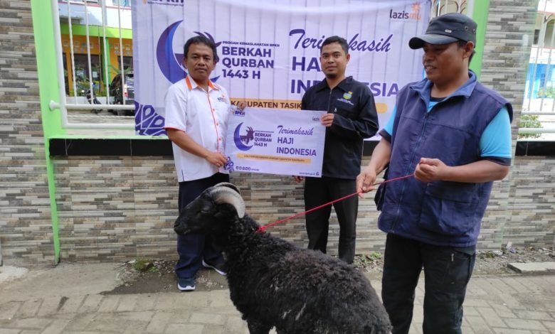 Berbagi Kebahagiaan melalui Program Kemaslahatan BPKH Berkah Qurban 1443 H Berbagi Kebahagiaan melalui Program Kemaslahatan BPKH Berkah Qurban 1443 H