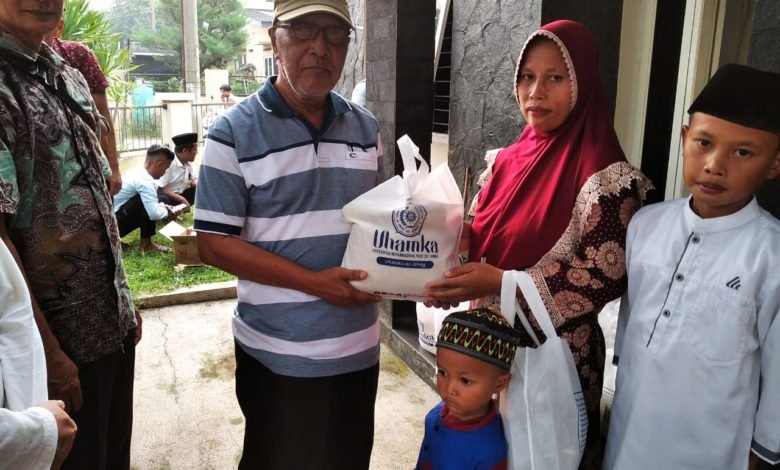 PCM Bojongsari Kembali Berikan Santunan Dhuafa Ke Daerah Tertinggal PCM Bojongsari Kembali Berikan Santunan Dhuafa Ke Daerah Tertinggal