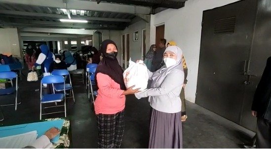 Sambut Muktamar, Aisyiyah Sukajadi Mengadakan Kegiatan Pembagian Sembako Sambut Muktamar, Aisyiyah Sukajadi Mengadakan Kegiatan Pembagian Sembako