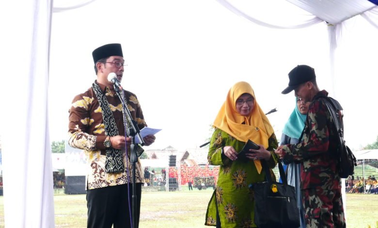 Ridwan Kamil Sebut Akan Berikan 2 Milyar Untuk Kepentingan Operasional PWM Jabar Ridwan Kamil Sebut Akan Berikan 2 Milyar Untuk Kepentingan Operasional PWM Jabar
