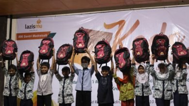 Lazismu Jabar Berikan Bantuan Perlengkapan Sekolah ke 500 Santri Lazismu Jabar Berikan Bantuan Perlengkapan Sekolah ke 500 Santri