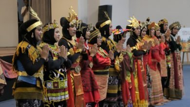 Digelar di UM Bandung, Kesenian Tradisional Meriahkan “Waruna Smara” LSBO Jawa Barat