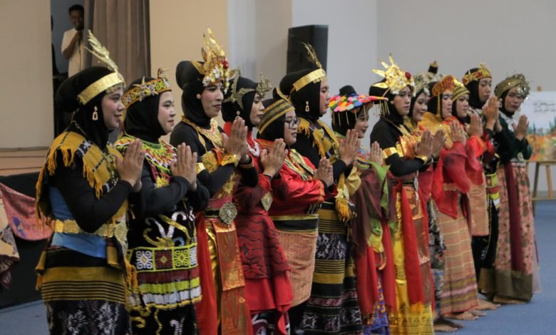 Digelar di UM Bandung, Kesenian Tradisional Meriahkan “Waruna Smara” LSBO Jawa Barat Digelar di UM Bandung, Kesenian Tradisional Meriahkan “Waruna Smara” LSBO Jawa Barat