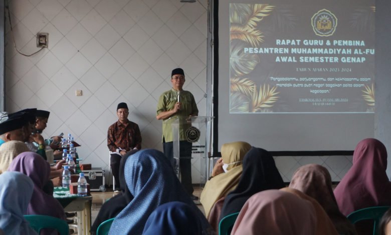 Liburan Usai, Guru dan Pembina Pesantren Muhammadiyah Al-Furqon Gelar Rapat Semester Genap Liburan Usai, Guru dan Pembina Pesantren Muhammadiyah Al-Furqon Gelar Rapat Semester Genap