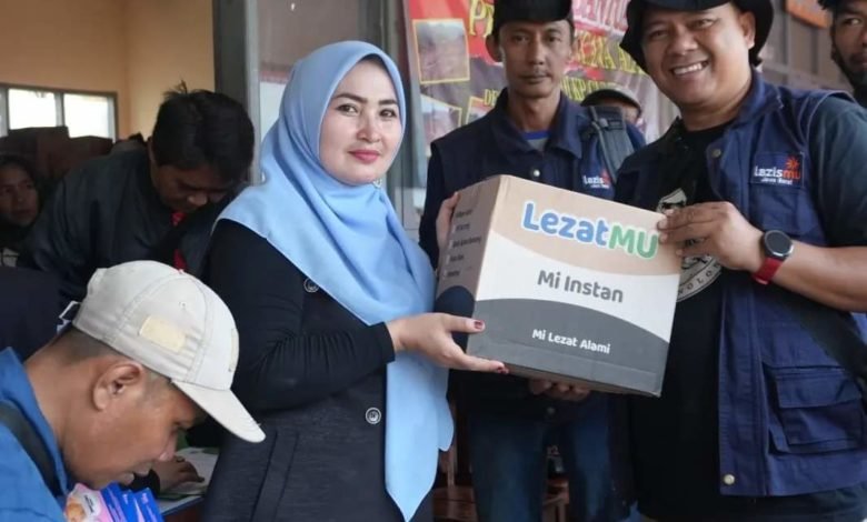 MDMC Jawa Barat Berikan Bantuan Untuk Korban Tanah Longsor Kabupaten Bandung Barat MDMC Jawa Barat Berikan Bantuan Untuk Korban Tanah Longsor Kabupaten Bandung Barat