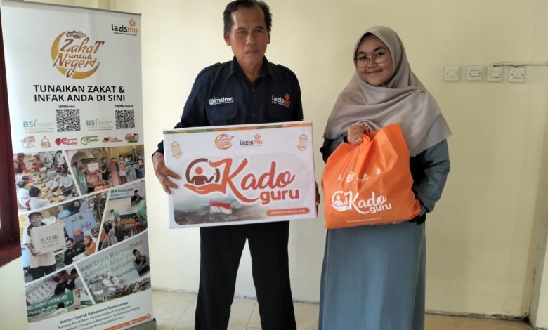 Lazismu Salurkan 500 Paket Kado Ramadhan Untuk Da’i, Guru, Dhuafa dan Anak Yatim di Kabupaten Tasikmalaya Lazismu Salurkan 500 Paket Kado Ramadhan Untuk Da’i, Guru, Dhuafa dan Anak Yatim di Kabupaten Tasikmalaya