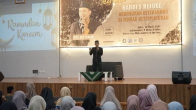 Kajian Ramadan Mahasiswa Manajemen UM Bandung Hadirkan Ustadz Abu Takeru