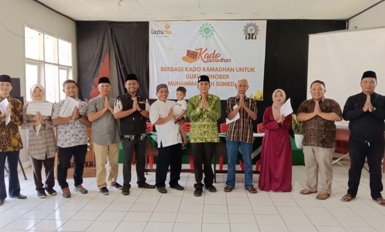 110 Guru Honorer Muhammadiyah Sumedang Terima Kado Ramadhan, Bukti Kepedulian LAZISMU Untuk Tenaga Pendidik 110 Guru Honorer Muhammadiyah Sumedang Terima Kado Ramadhan, Bukti Kepedulian LAZISMU Untuk Tenaga Pendidik