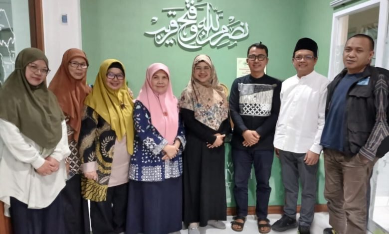 Dukungan Makin Menguat, Reza Arfah Terima Mandat Maju Pilwakot Bandung dari Aisyiyah Jabar Dukungan Makin Menguat, Reza Arfah Terima Mandat Maju Pilwakot Bandung dari Aisyiyah Jabar