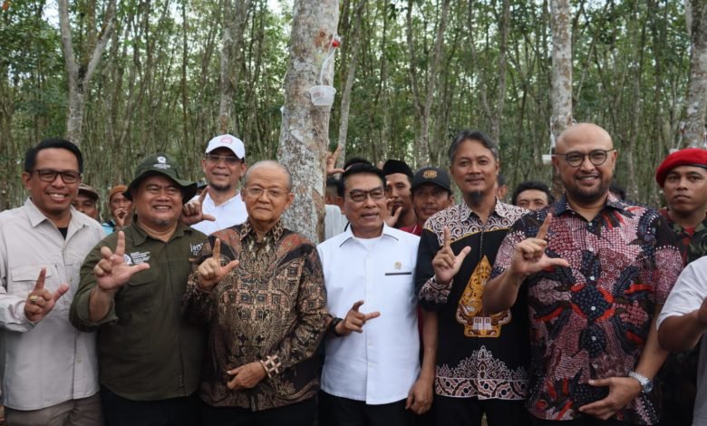 Ketua PP Muhammadiyah Anwar Abbas Bersama KSP Jenderal (Purn) Moeldoko Lakukan Simulasi Alat Sadap Karet Mercu Biotech Ketua PP Muhammadiyah Anwar Abbas Bersama KSP Jenderal (Purn) Moeldoko Lakukan Simulasi Alat Sadap Karet Mercu Biotech