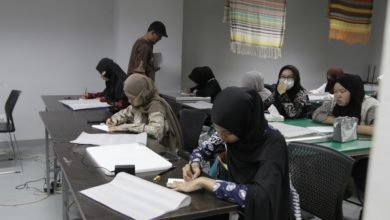 Mahasiswa Prodi KTF UM Bandung Tingkatkan Kompetensi Bidang Batik