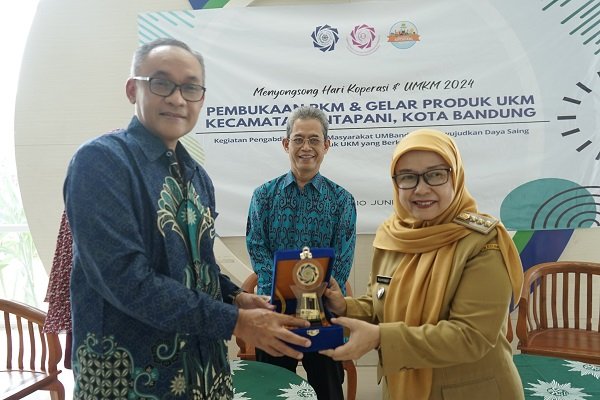 UM Bandung Komitmen Tingkatkan Kualitas UMKM Agar Bisa Lebih Bersaing UM Bandung Komitmen Tingkatkan Kualitas UMKM Agar Bisa Lebih Bersaing