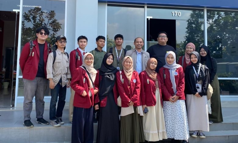 Mahasiswa Prodi KPI UM Bandung Pelajari Seluk-beluk Film di Rhaya Flicks Mahasiswa Prodi KPI UM Bandung Pelajari Seluk-beluk Film di Rhaya Flicks