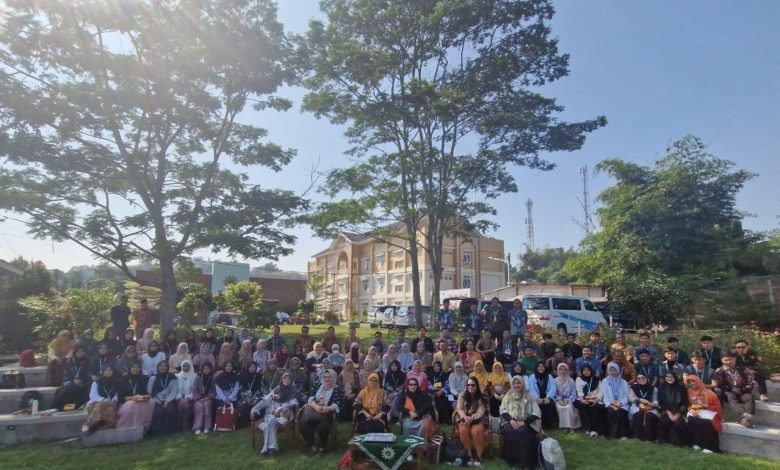 Ratusan Kader Muhammadiyah dan Aisyiyah Jabar Ikuti Pelatihan Video Content Creator Ratusan Kader Muhammadiyah dan Aisyiyah Jabar Ikuti Pelatihan Video Content Creator