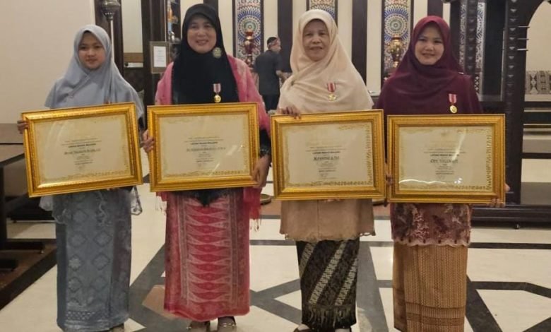 Tim Inklusi ‘Aisyiyah Kabupaten Tasikmalaya Mendapat Penghargaan Bupati 2024 dalam Kategori “Layang Waras Walagri” Sektor Kesehatan Tim Inklusi ‘Aisyiyah Kabupaten Tasikmalaya Mendapat Penghargaan Bupati 2024 dalam Kategori “Layang Waras Walagri” Sektor Kesehatan