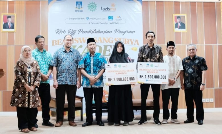 Lazismu dan MPKSDI PP Muhammadiyah Salurkan Beasiswa Sang Surya untuk 400 Penerima Manfaat Lazismu dan MPKSDI PP Muhammadiyah Salurkan Beasiswa Sang Surya untuk 400 Penerima Manfaat