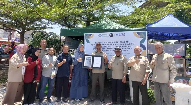 UM Bandung Bantu Edukasi Pengelolaan Sampah Masyarakat Melalui Aplikasi “Mang Somad” UM Bandung Bantu Edukasi Pengelolaan Sampah Masyarakat Melalui Aplikasi “Mang Somad”