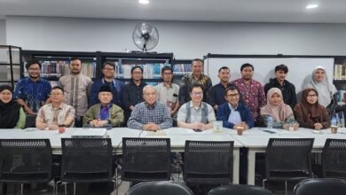 MPI Jabar dan UM Bandung Gelar Bedah Buku ”Pilar Akhlak Islam Berkemajuan” Karya Dadang Kahmad MPI Jabar dan UM Bandung Gelar Bedah Buku ”Pilar Akhlak Islam Berkemajuan” Karya Dadang Kahmad