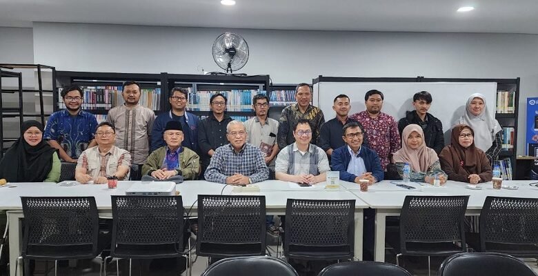 MPI Jabar dan UM Bandung Gelar Bedah Buku ”Pilar Akhlak Islam Berkemajuan” Karya Dadang Kahmad MPI Jabar dan UM Bandung Gelar Bedah Buku ”Pilar Akhlak Islam Berkemajuan” Karya Dadang Kahmad