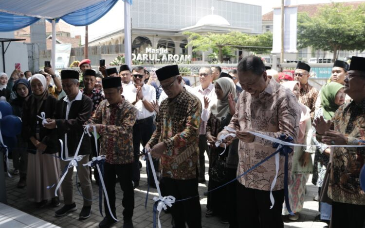 Haedar Nashir Resmikan Klinik Darul Arqam di Garut, Wujudkan Layanan Kesehatan Berkualitas Haedar Nashir Resmikan Klinik Darul Arqam di Garut, Wujudkan Layanan Kesehatan Berkualitas