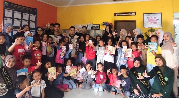 Perpustakaan Unisa Bandung Dorong Literasi Melalui PPM di TBM Saung Diajar Kreatif 09 Perpustakaan Unisa Bandung Dorong Literasi Melalui PPM di TBM Saung Diajar Kreatif 09