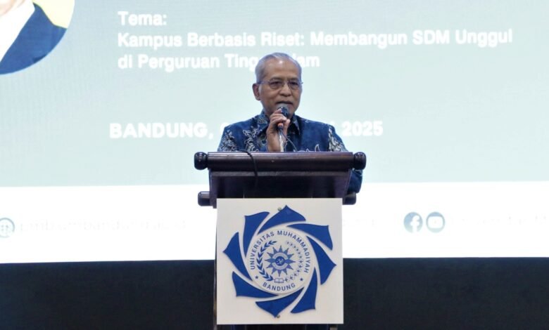 Kebermanfaatan Ilmu Harus Berpadu dengan Kebaikan Kebermanfaatan Ilmu Harus Berpadu dengan Kebaikan