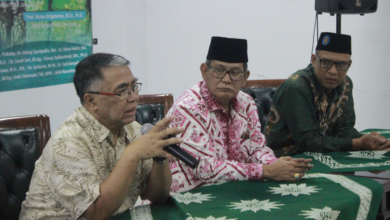 Bangkitkan Kejayaan Islam Lewat Ilmu Pengetahuan dan Riset Bangkitkan Kejayaan Islam Lewat Ilmu Pengetahuan dan Riset