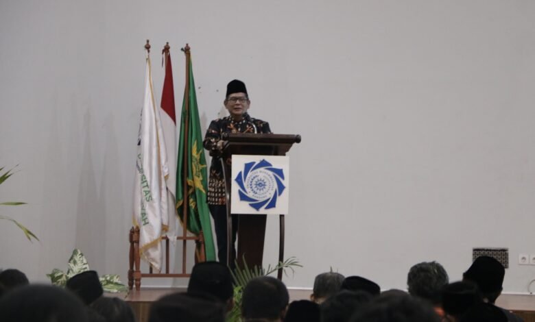 Muhammadiyah dan AUM Harus Sama-sama Maju Muhammadiyah dan AUM Harus Sama-sama Maju