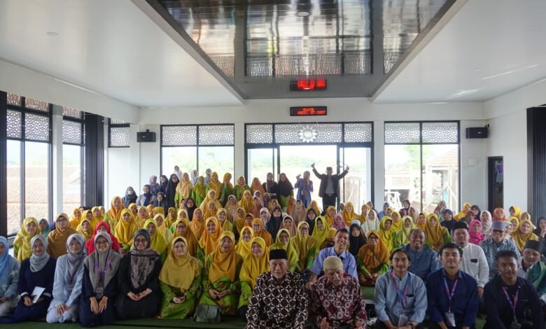Sallimna Ramadhan Jilid 14 Gelar Tablig Akbar Chapter 1: Menguatkan Kepedulian Terhadap Lansia Sallimna Ramadhan Jilid 14 Gelar Tablig Akbar Chapter 1: Menguatkan Kepedulian Terhadap Lansia