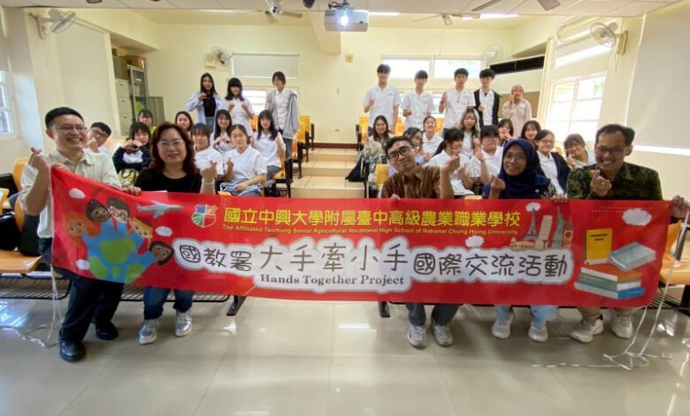 Dosen UM Bandung Kenalkan Budaya dan Kuliner Nusantara kepada Pelajar Taiwan Dosen UM Bandung Kenalkan Budaya dan Kuliner Nusantara kepada Pelajar Taiwan