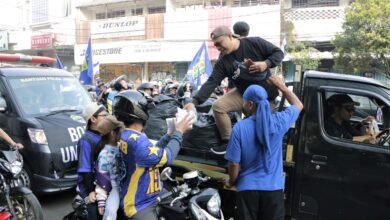 UM Bandung Bagikan 3.000 Snack Gratis di Tengah Euforia Juara Persib Bandung