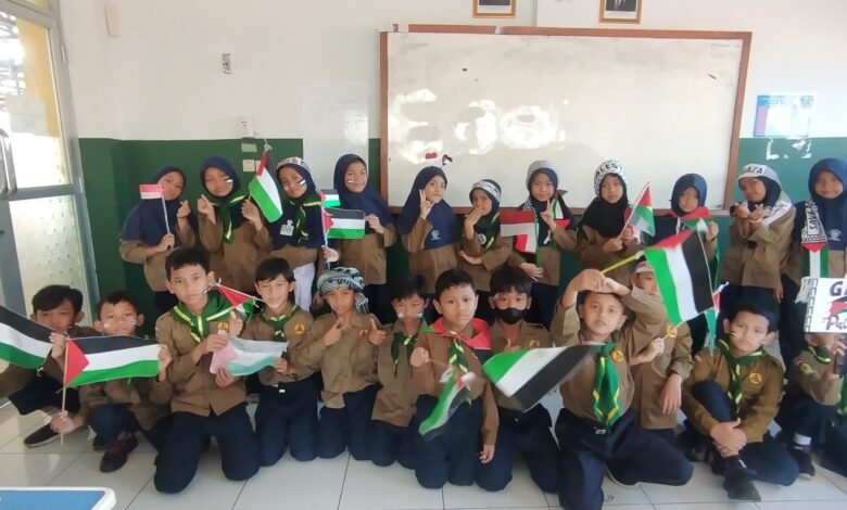 Siswa SD Muhammadiyah 3 Bandung Serukan Keadilan untuk Palestina di Hari Pendidikan Siswa SD Muhammadiyah 3 Bandung Serukan Keadilan untuk Palestina di Hari Pendidikan