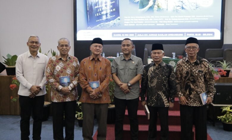 Rektor UM Bandung Tegaskan Mahasiswa Harus Jauhi Radikalisme dan Jaga NKRI Rektor UM Bandung Tegaskan Mahasiswa Harus Jauhi Radikalisme dan Jaga NKRI
