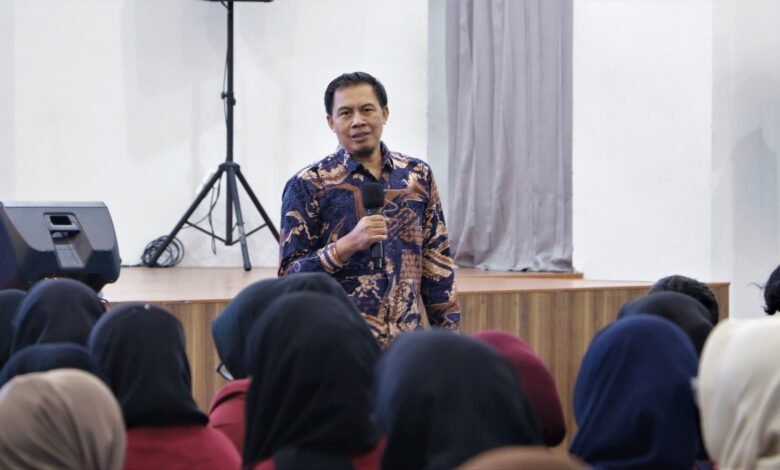 Wisuda Bukan Akhir, Tapi Awal Jalan Hidup Baru Wisuda Bukan Akhir, Tapi Awal Jalan Hidup Baru