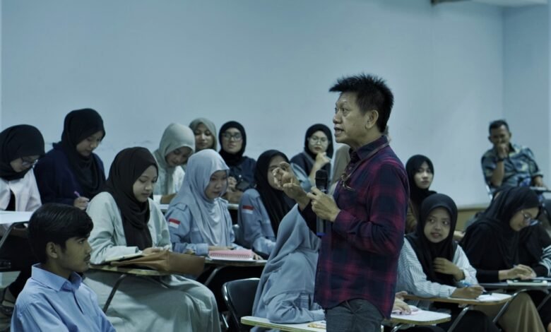 Mahasiswa UM Bandung Asah Skill Jurnalistik Bersama Mentor dari Media Nasional Mahasiswa UM Bandung Asah Skill Jurnalistik Bersama Mentor dari Media Nasional
