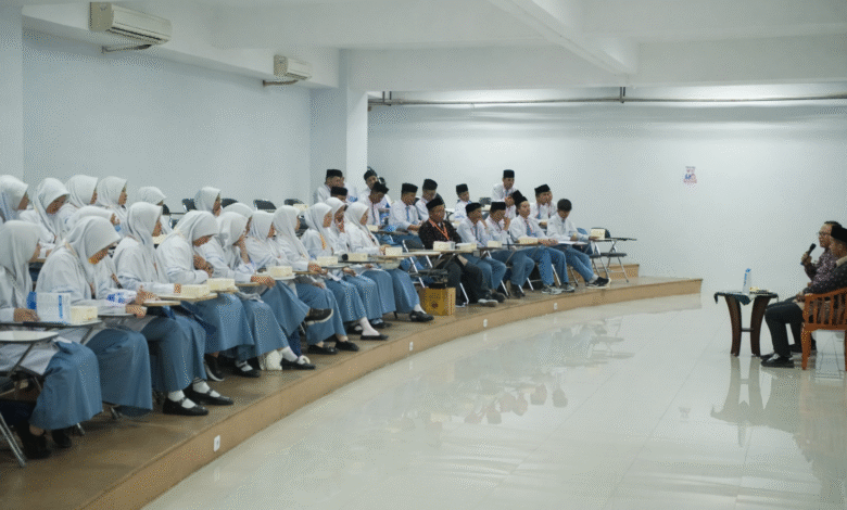 Dari Pesantren ke Perguruan Tinggi, UM Bandung Dukung Pengenalan Kampus bagi Santri Dari Pesantren ke Perguruan Tinggi, UM Bandung Dukung Pengenalan Kampus bagi Santri