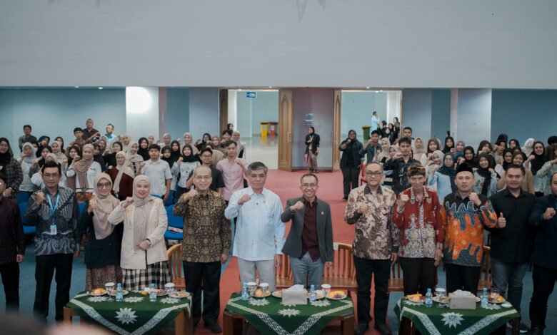 UM Bandung Dorong Sinergi Lintas Sektor Hadapi Transformasi Dunia Kerja UM Bandung Dorong Sinergi Lintas Sektor Hadapi Transformasi Dunia Kerja