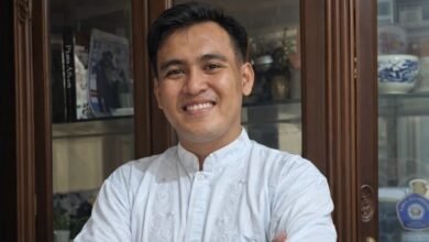 Guru 2025: Antara Cita, Kritik, dan Realitas yang Terus Menggelinding Guru 2025: Antara Cita, Kritik, dan Realitas yang Terus Menggelinding