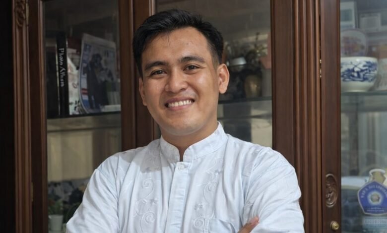 Guru 2025: Antara Cita, Kritik, dan Realitas yang Terus Menggelinding Guru 2025: Antara Cita, Kritik, dan Realitas yang Terus Menggelinding
