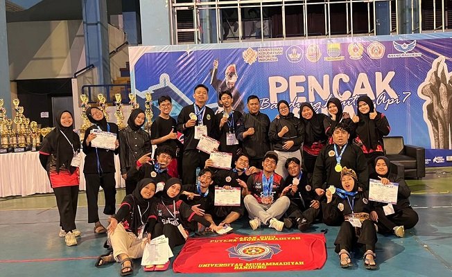 Tak Hanya Akademik, Mahasiswa UM Bandung Bersinar di Arena Pencak Silat Tak Hanya Akademik, Mahasiswa UM Bandung Bersinar di Arena Pencak Silat