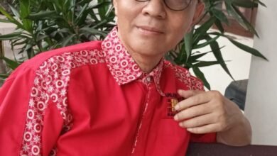 Ketika Denting Sendok Lebih Bising daripada Jeritan Kelaparan
