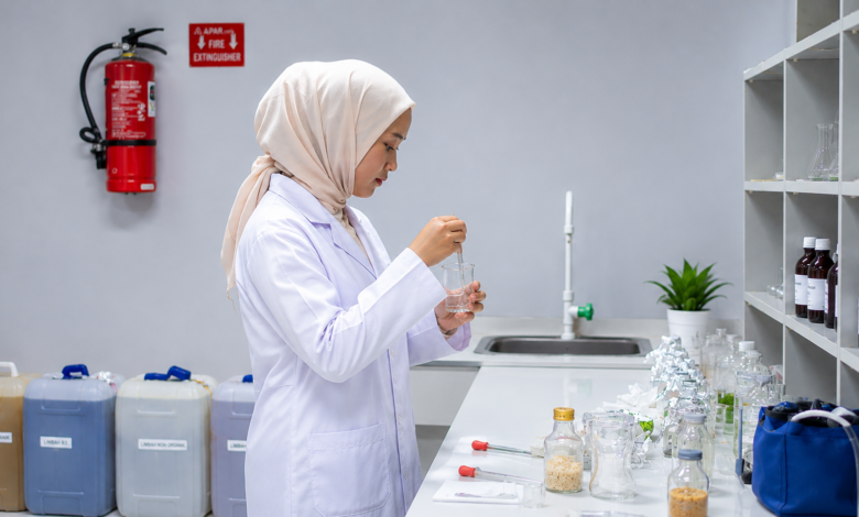 Padat Praktikum, Kaya Pengalaman: Begini Serunya Kuliah Farmasi di UM Bandung Padat Praktikum, Kaya Pengalaman: Begini Serunya Kuliah Farmasi di UM Bandung